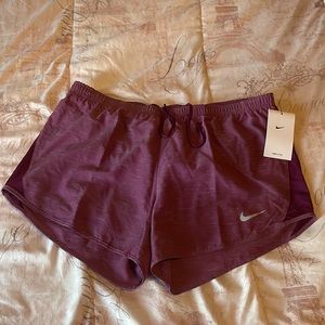 WOMEN’S NIKE RUNNING SHORTS